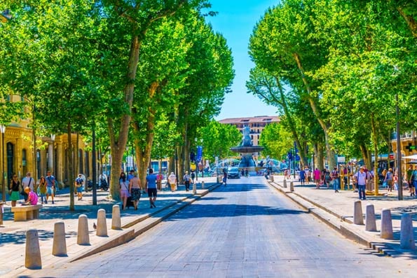 Le Cours Mirabeau à Aix-en-Provence